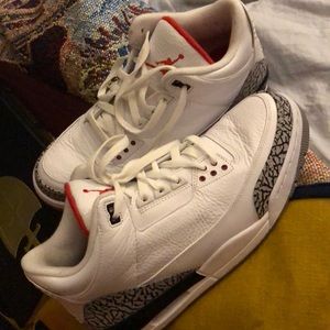 Retro Jordan 3 white cements